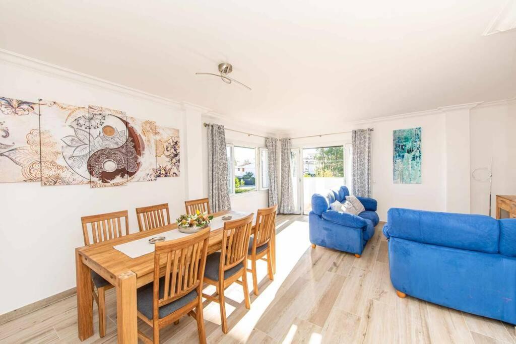 Villa Varon Blue