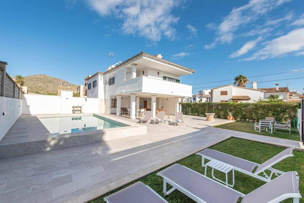 Villa Varon Blue